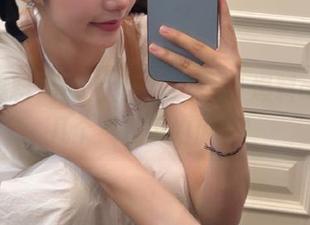 会议太无聊？来51爆料app吃几个热乎乎的瓜吧！