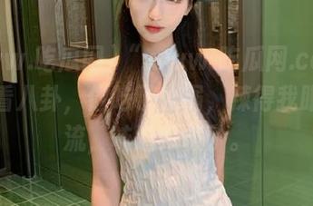 “www.吃瓜网.com”里观看八卦，像吃了火锅，辣得我眼泪直流，味道好极了。
