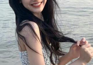 五一吃瓜最新揭秘，娜娜到底喝了啥？这红色气泡真吸引人！