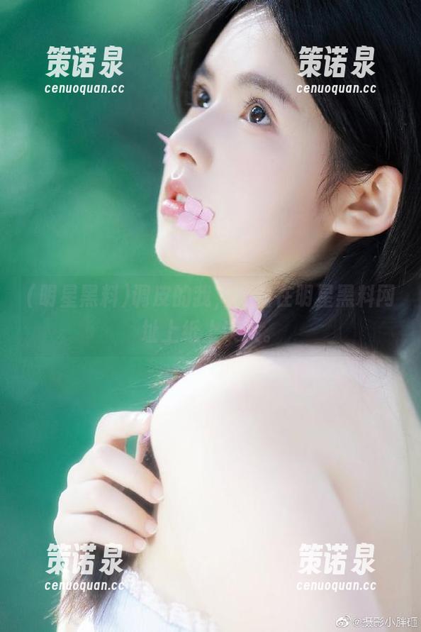 调皮的我,偷偷在明星黑料网址上纸上谈兵。-策诺泉 调皮的我,偷偷在明星黑料网址上纸上谈兵。-策诺泉