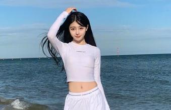 点进“明星黑料”网站，结果被各种链接轰炸，真是目不暇接啊！