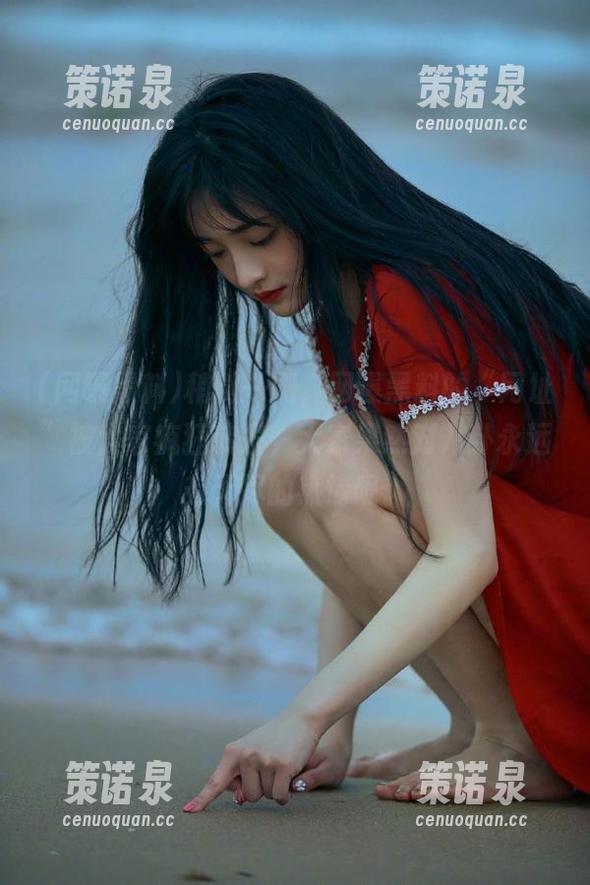 稍微一刷，网曝黑料的“网址”被大家疯狂转发，大家果然对八卦永远有无尽的热情呢。-策诺泉