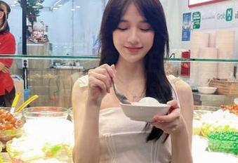 在“黑料正能量”的官网里，网址每天都是新派对！