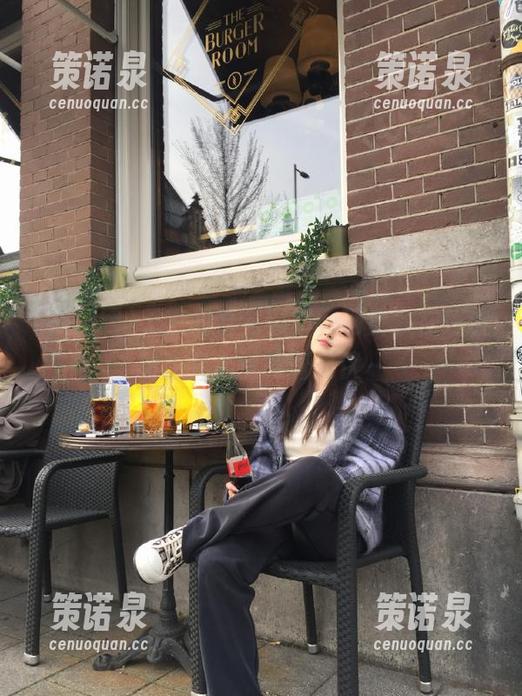 无意间看到黑料网网页,在线波动让我心情跟着起伏~-策诺泉 无意间看到黑料网网页,在线波动让我心情跟着起伏~-策诺泉